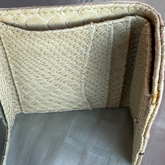 Y2K Guess wallet - Picture 7 of 9